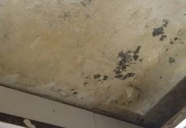 余杭阳台漏水维修公司分享下余杭卫生间渗水维修需要注意哪些问题。